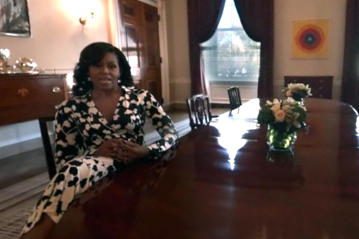 Obamas throw open doors to the White House with VR