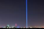 Stunning pillar of light over London marks WW1 centenary in 'Lights Out' campaign