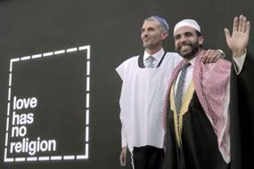 'Love Has No Labels' viral stands up for equality in love