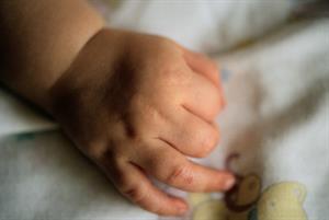 GPs urged to warn parents about risk of sudden infant death syndrome
