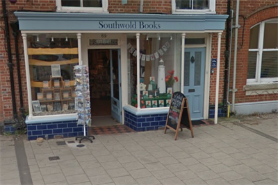Waterstones criticised over 'unbranded' high street shops