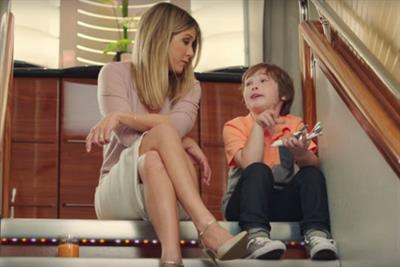 Emirates finds a little friend for Jennifer Aniston in latest global ad