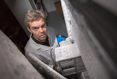 Professor Magnus Essand with the treatment in Sweden