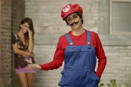 Nintendo: sisters Monica and Penelope Cruz star in Super Mario Bros 2 TV campaign