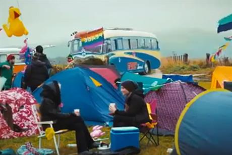 Foxy Bingo: 'prize bus' ad