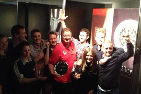 Eric Bristow with winning DLKW team