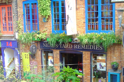 How should Neal's Yard Remedies have responded to the Guardian's bloggers?