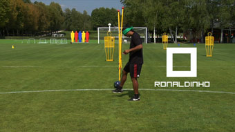 EA Sports Fifa 10 'keepie uppie challenge' by Wieden + Kennedy Amsterdam