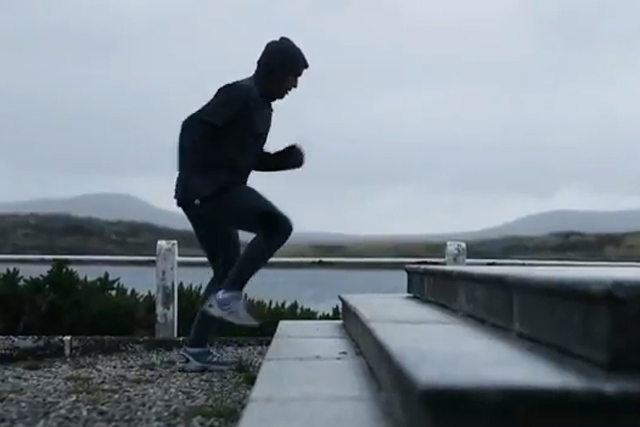 Fernando Zylberberg: filmed doing step-ups on a British War Memorial