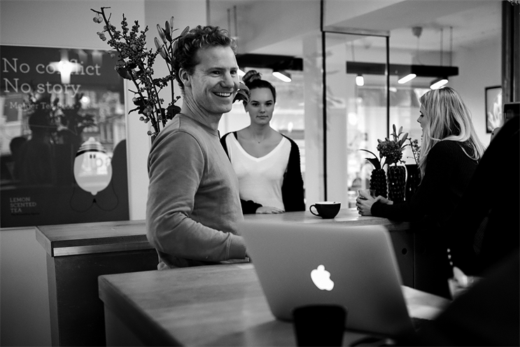 Lemon Scented Tea’s offices are designed as a great place to share thoughts and ideas. The entrance is styled as a neighbourhood café, with a bar instead of a reception, as a symbol of its relaxed company culture.