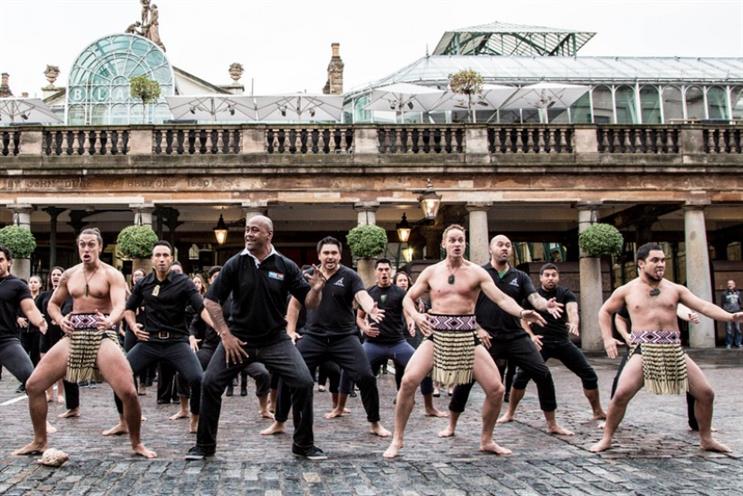 Mastercard: Ambassador Jonah Lomu performs a haka in London