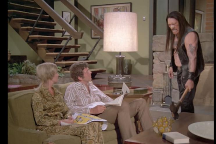Mars: Snickers spot recreates Brady Bunch scene