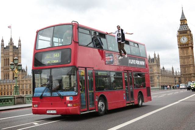 Dynamo: TV magician in London bus stunt for Pepsi Max
