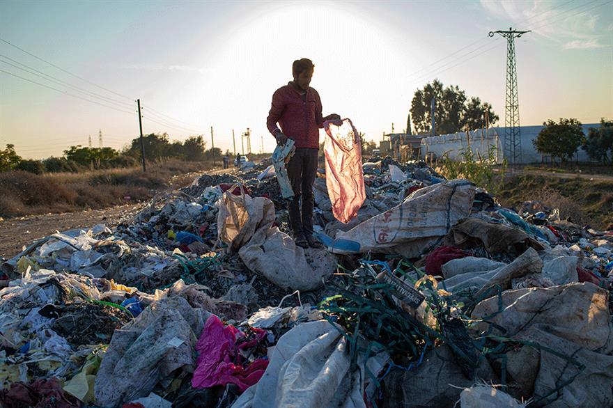 Campaigners说土耳其东南部的Adana市已成为'a hotspot'非法倾倒的废物(照片:Yasin Akgul / AFP)