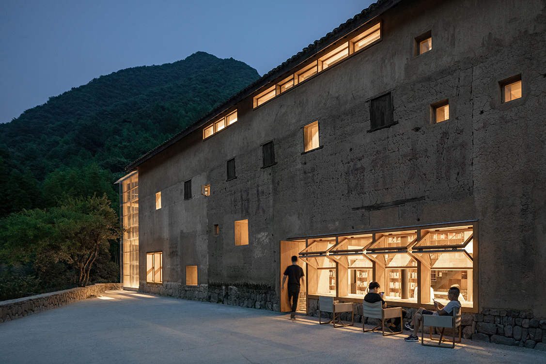 Red Plum Culture and Creative Park / AAarchitects + IIA Atelier