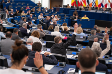 Green groups warn of US fossil fuel ‘dominance’ as MEPs back EU-US trade deal