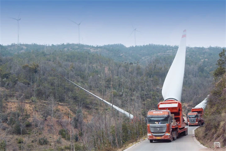 Transport firm Hongkong CIMC International delivered 90 wind turbine blades to the top of Baoding mountain