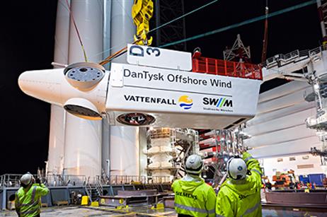 A nacelle is lifted onto the installation vessel