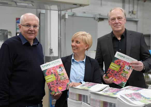 Andreas von der Beeck und Silke Burkert mit Frank Pieper, Geschäftsführer K+W. Foto: Anne Welsing