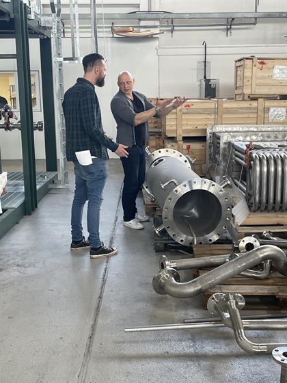 Standard Gas’s technical director Laurence Sharrock (right) shows EWB’s Luke Walsh the equipment