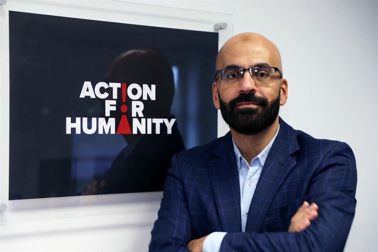 Major aid charity chief to step down