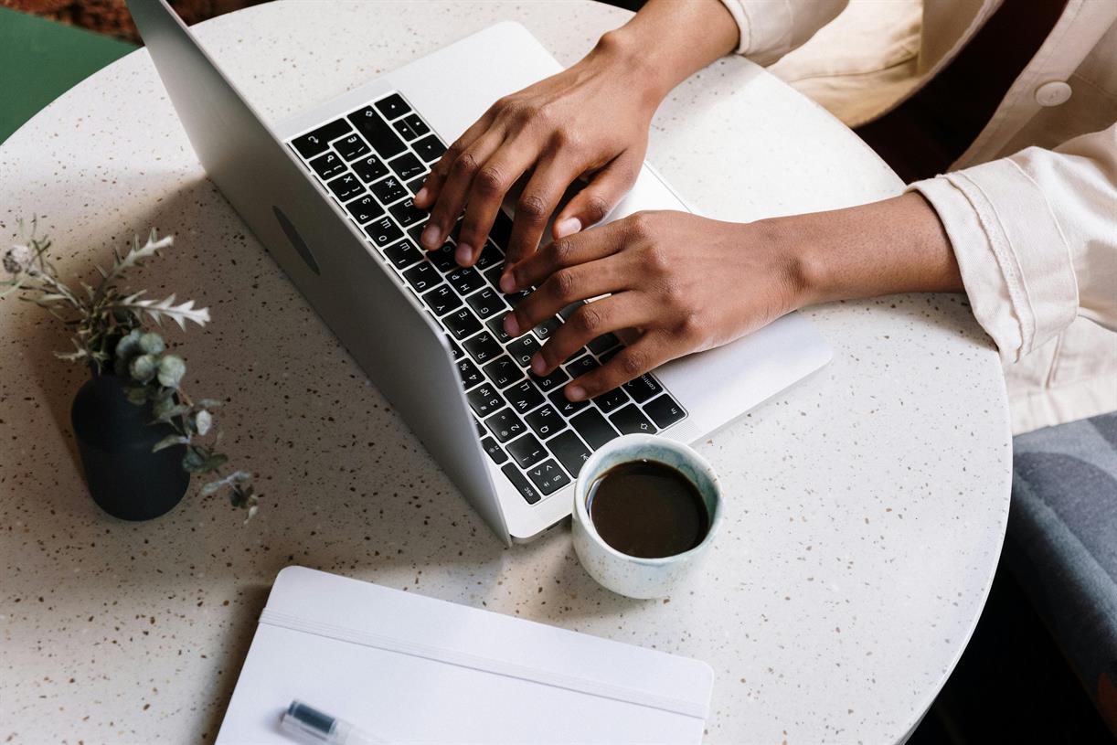 Charity leaders to benefit from free AI video series