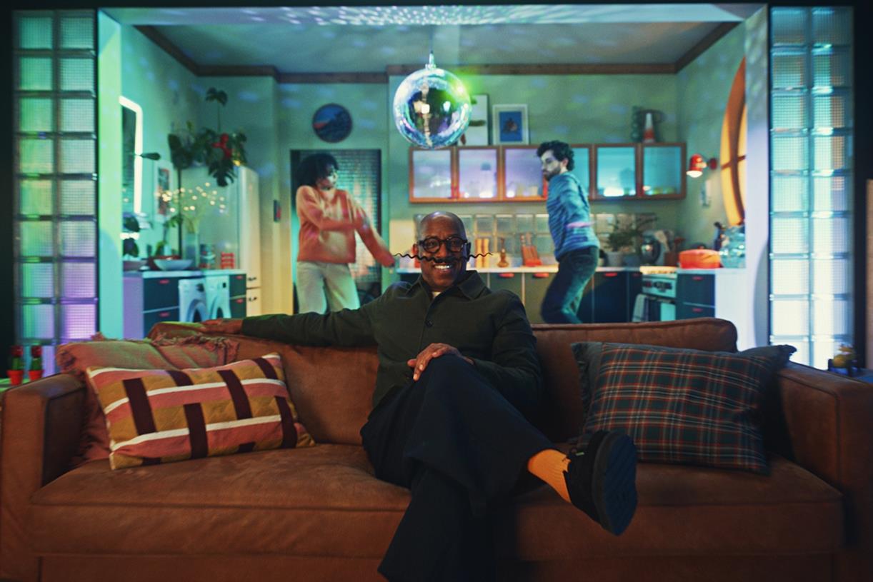 Go.Compare 'rests' usual mascot in favour of Ian Wright