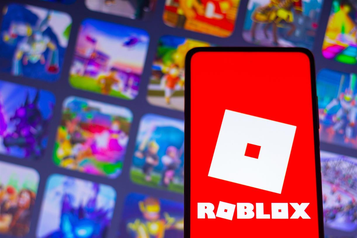 ROBLOX dev app on Smartphone screen. ROBLOX is a freeware web browser  developed by ROBLOX Corporation Stock Photo