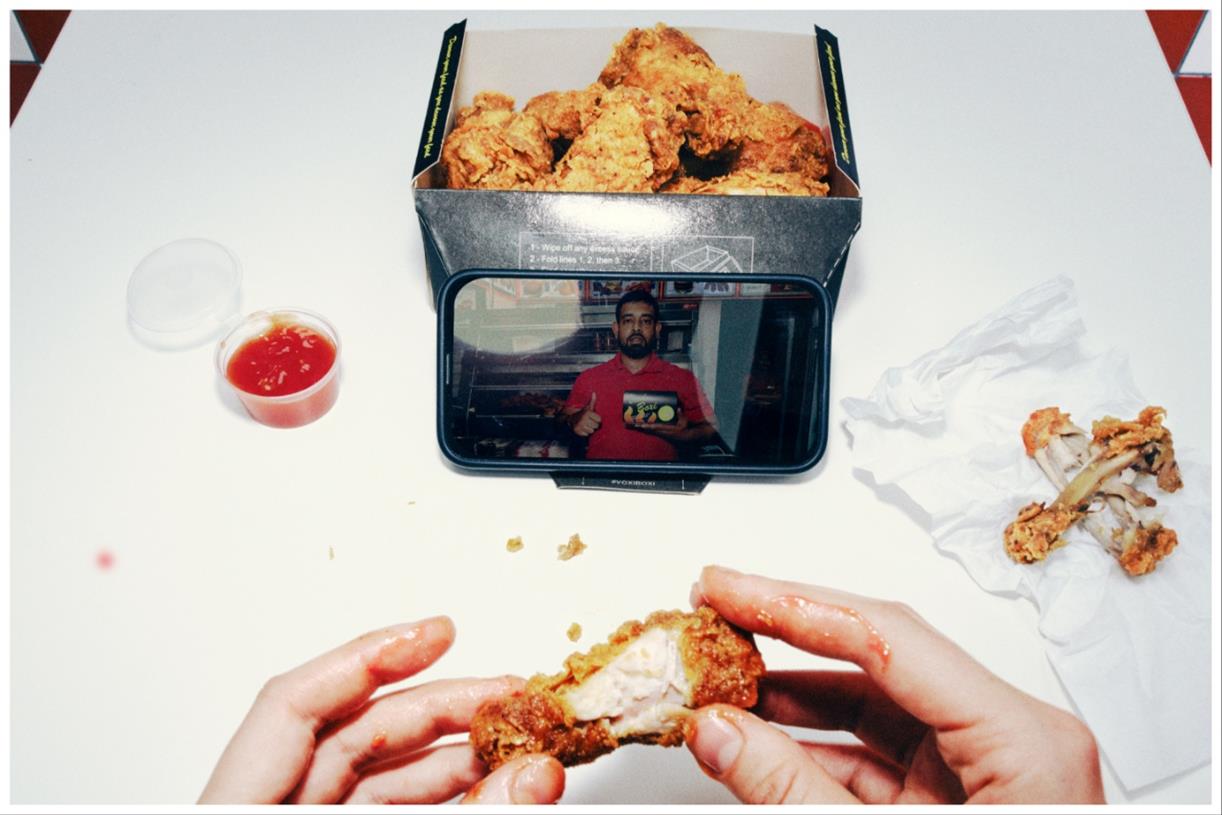 Voxi ties up with chicken shops to give greasy phone screens the slip