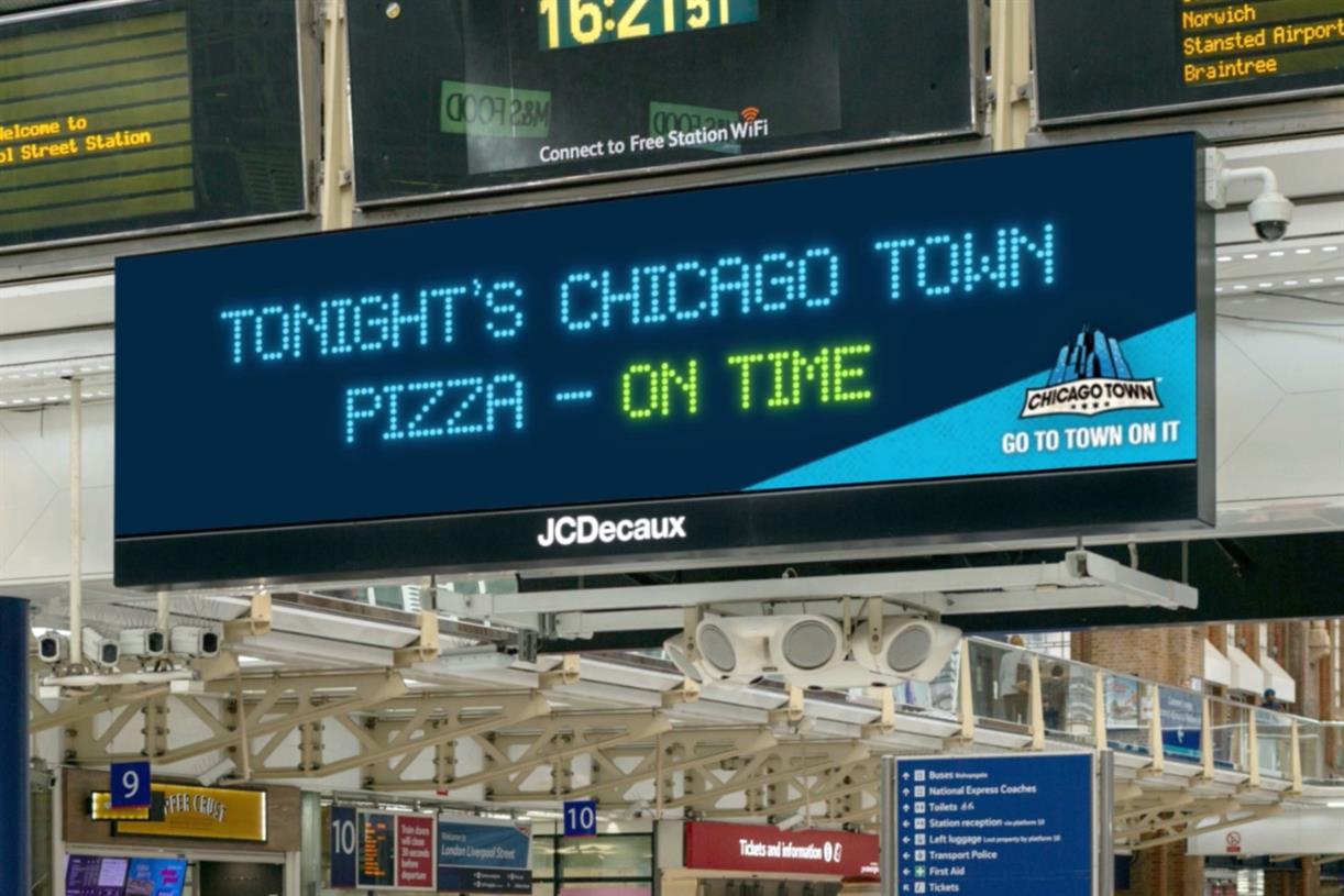 Chicago Town shows commuters its pizza 'arrives on time' in digital OOH campaign