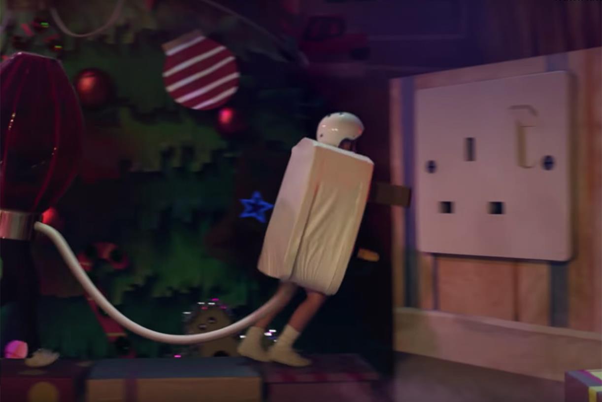 Complaints Pour In Over Sainsbury S Christmas Plug Boy Campaign Us