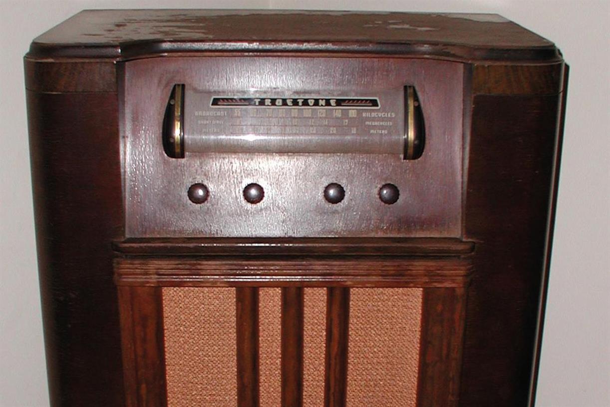 Radio 28. Радиочасы first Radio Cassette. First Radio.