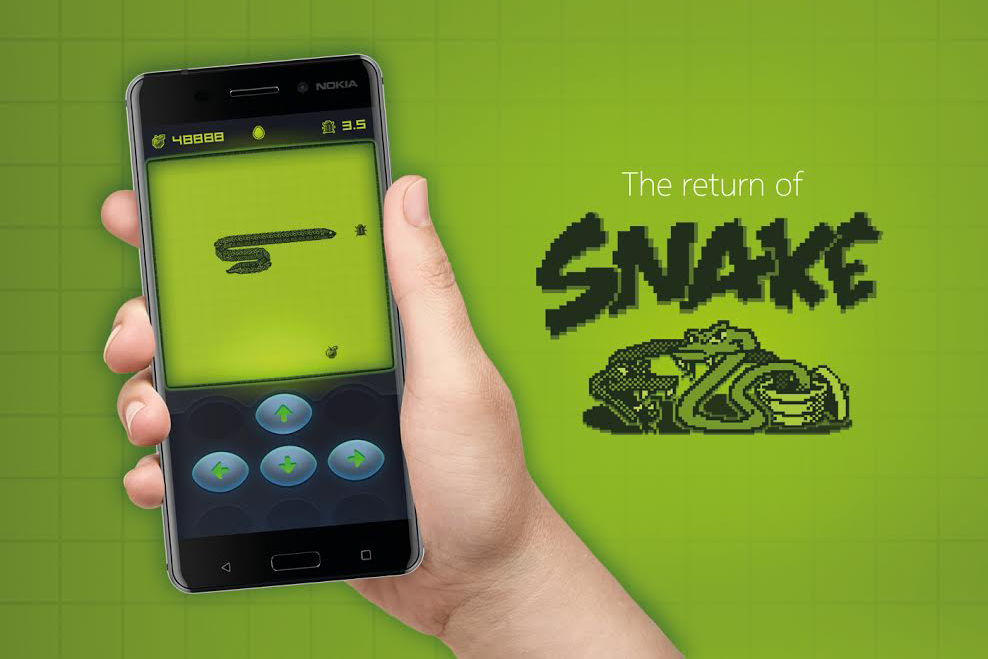 Playing Nokia 3310 Snake gameplay 