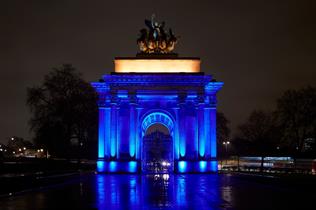 Wellington arch was lit up blue to celebrate the pop-up