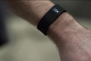 FitBit Pulse measures heart rate for physical activity.