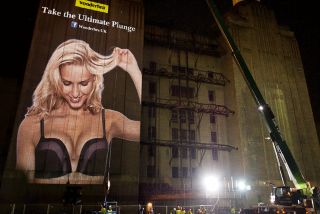 Wonderbra: preparing for the bungee jump to promote the Ultimate Plunge Bra 