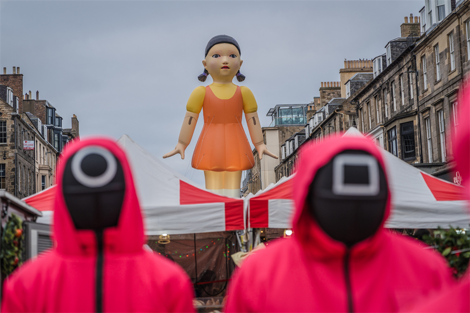 Young Hee and Pink Guards in UK street