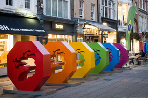 Piggotts installs dragons and interactive units to promote Hong Kong to Londoners 