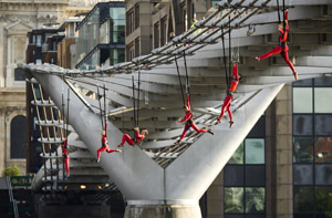 Streb bungee off the Millennium Bridge 