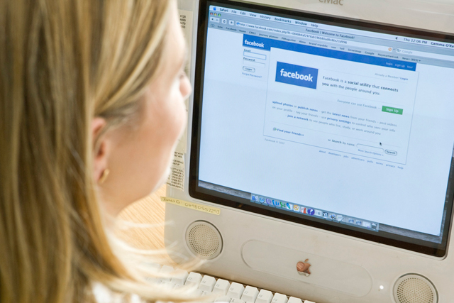 Facebook: readies iPad roll out