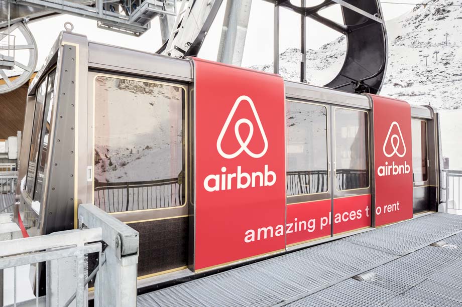 Airbnb launches competition to stay in ski cable car in Courchevel, France (Crédit Photo StudioParis)