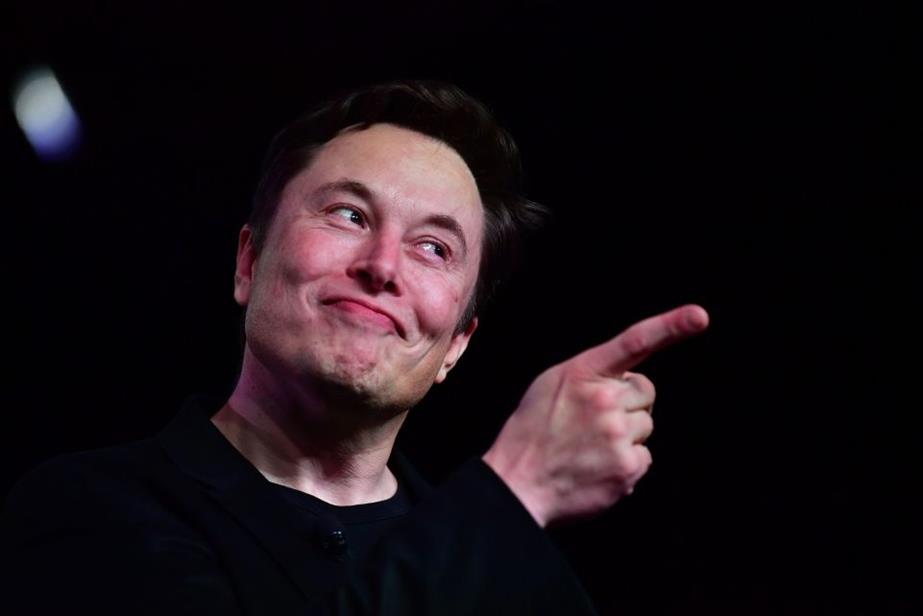 Elon Musk points a finger