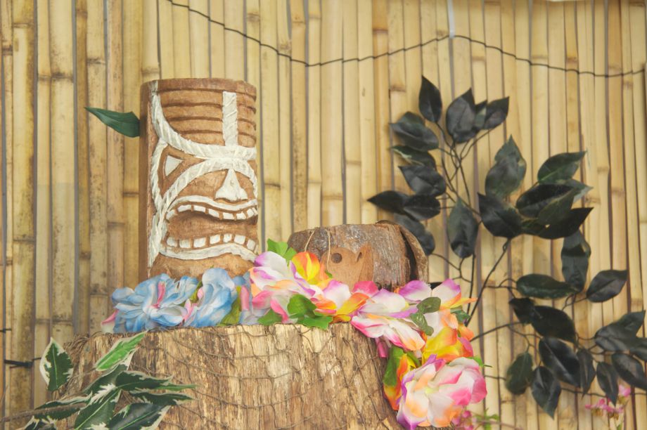 The Mahiki venue will feature a VIP area and live DJ entertainment