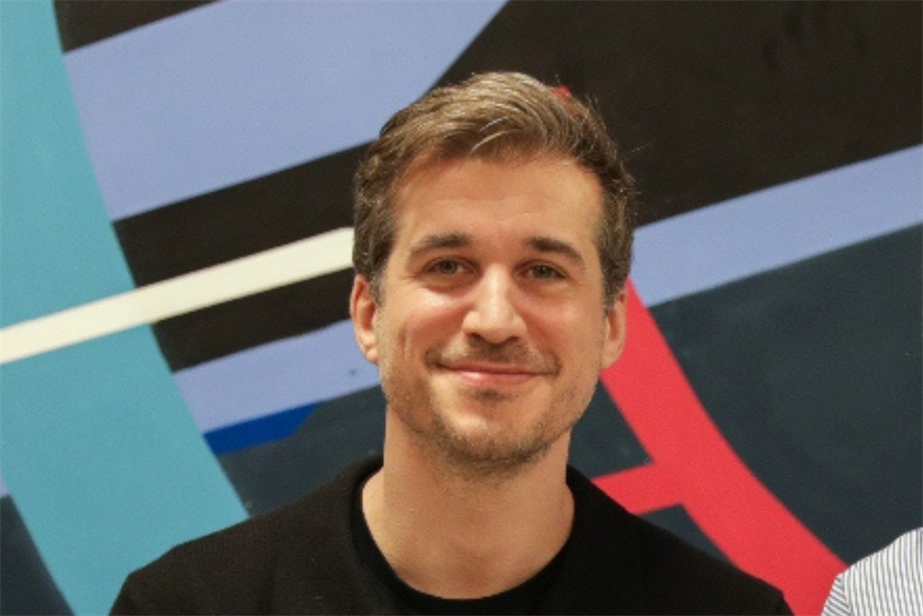 Headshot of Marcos Angelides.