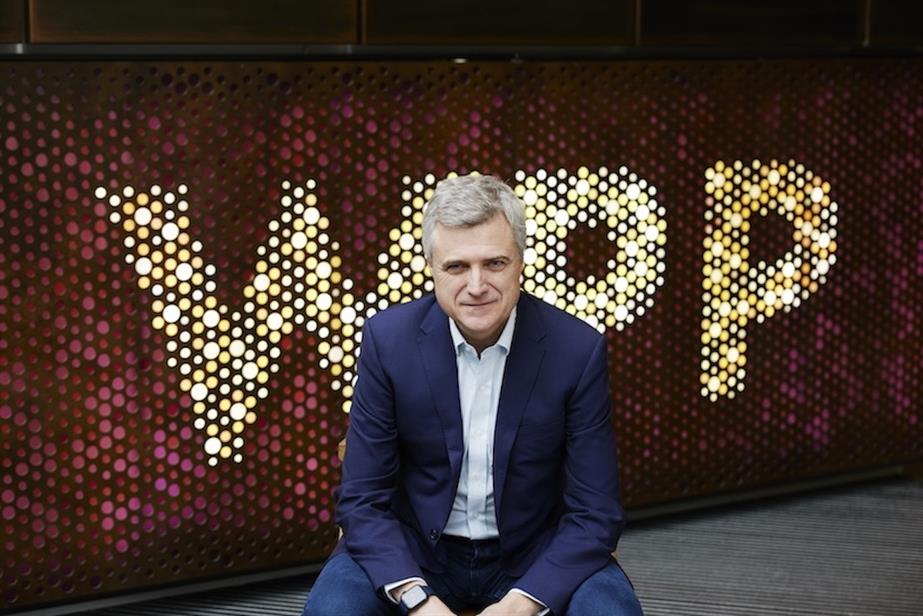 WPP CEO Mark Read in front of digital screen with 'WPP' on