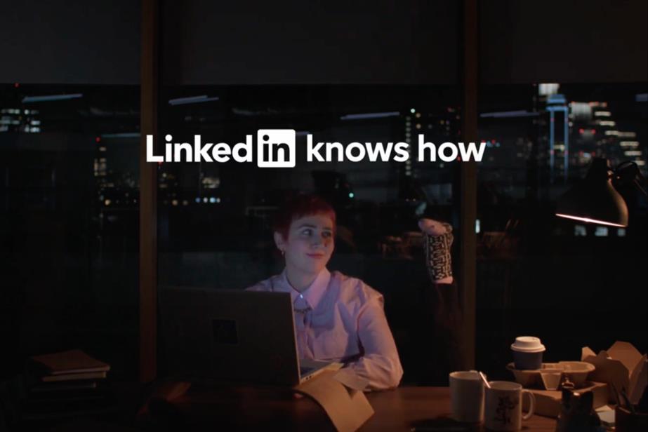 "LinkedIn knows how" still from the UK 2025 "Got itchy feet?" campaign by VCCP London.
