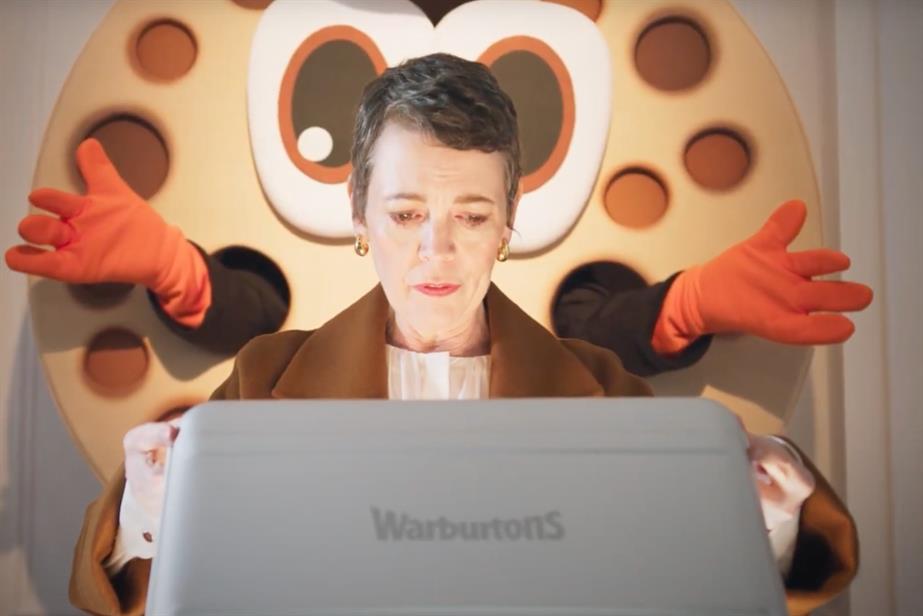 Olivia Colman opens a suitcase