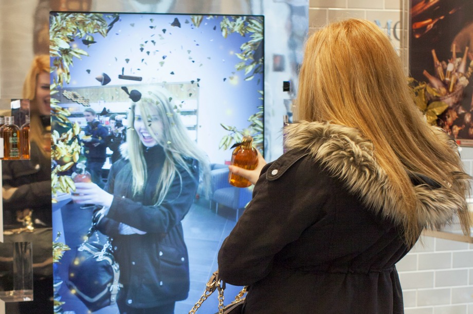 The mirror installation transports participants to one of four chosen locations