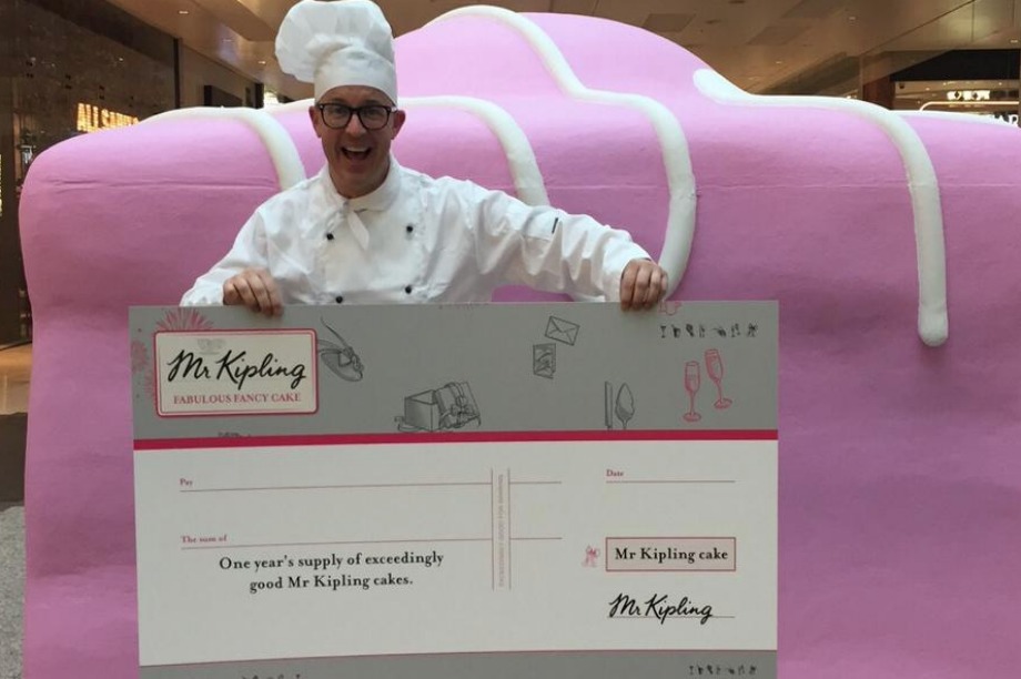 Mr Kipling is taking its oversized cake to Manchester this weekend (@mrkiplingcakes)