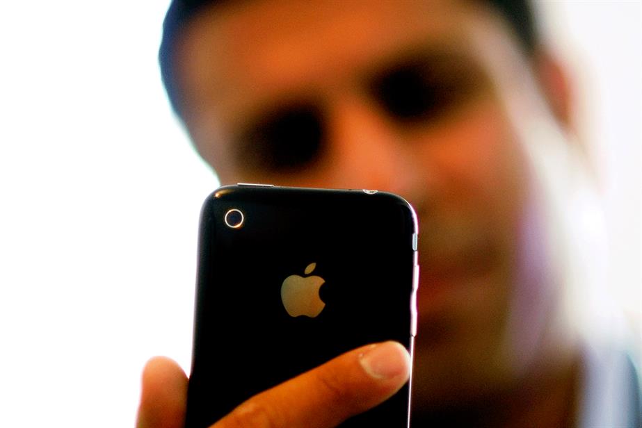 Online: global internet use is forecast to grow by almost 12 per cent
